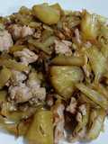 Salteado de repollo con carne de pollo