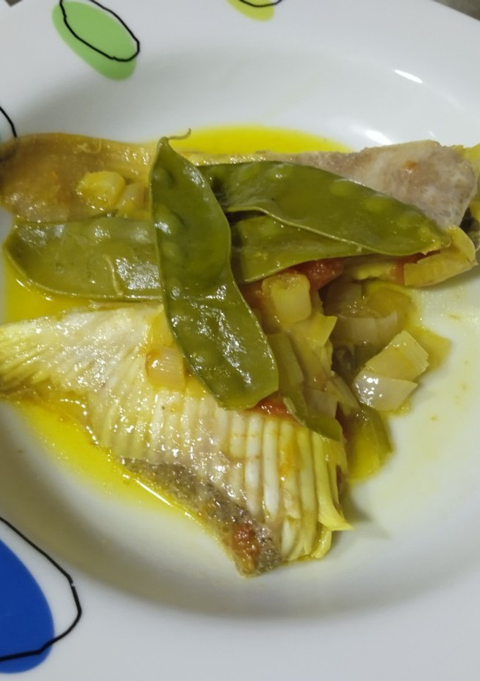 Una foto de Suquet de raya con tirabeques