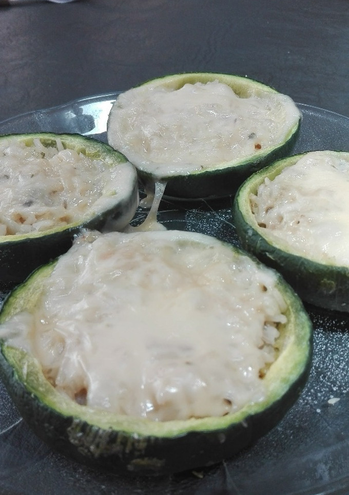 Una foto de Zapallitos rellenos de arroz integral