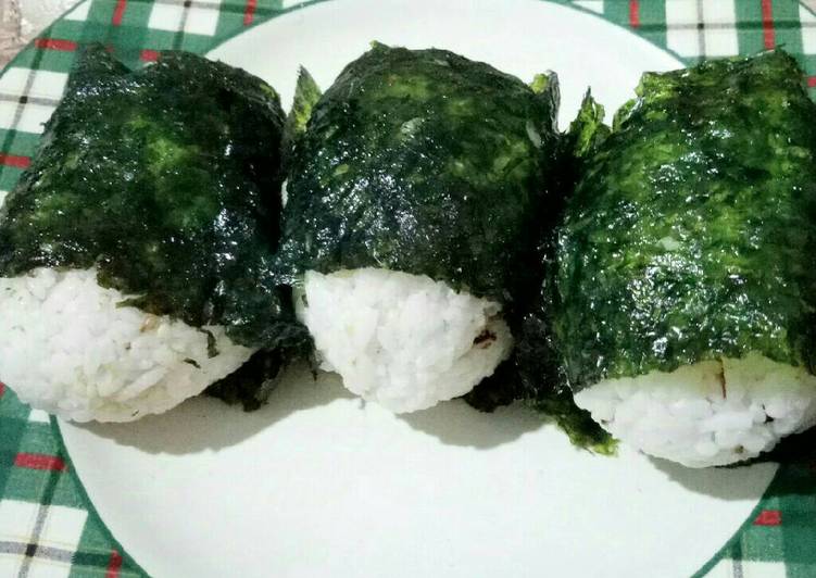 Onigiri telor kornet