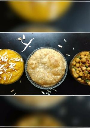 A picture of Halwa Puri and Chole.