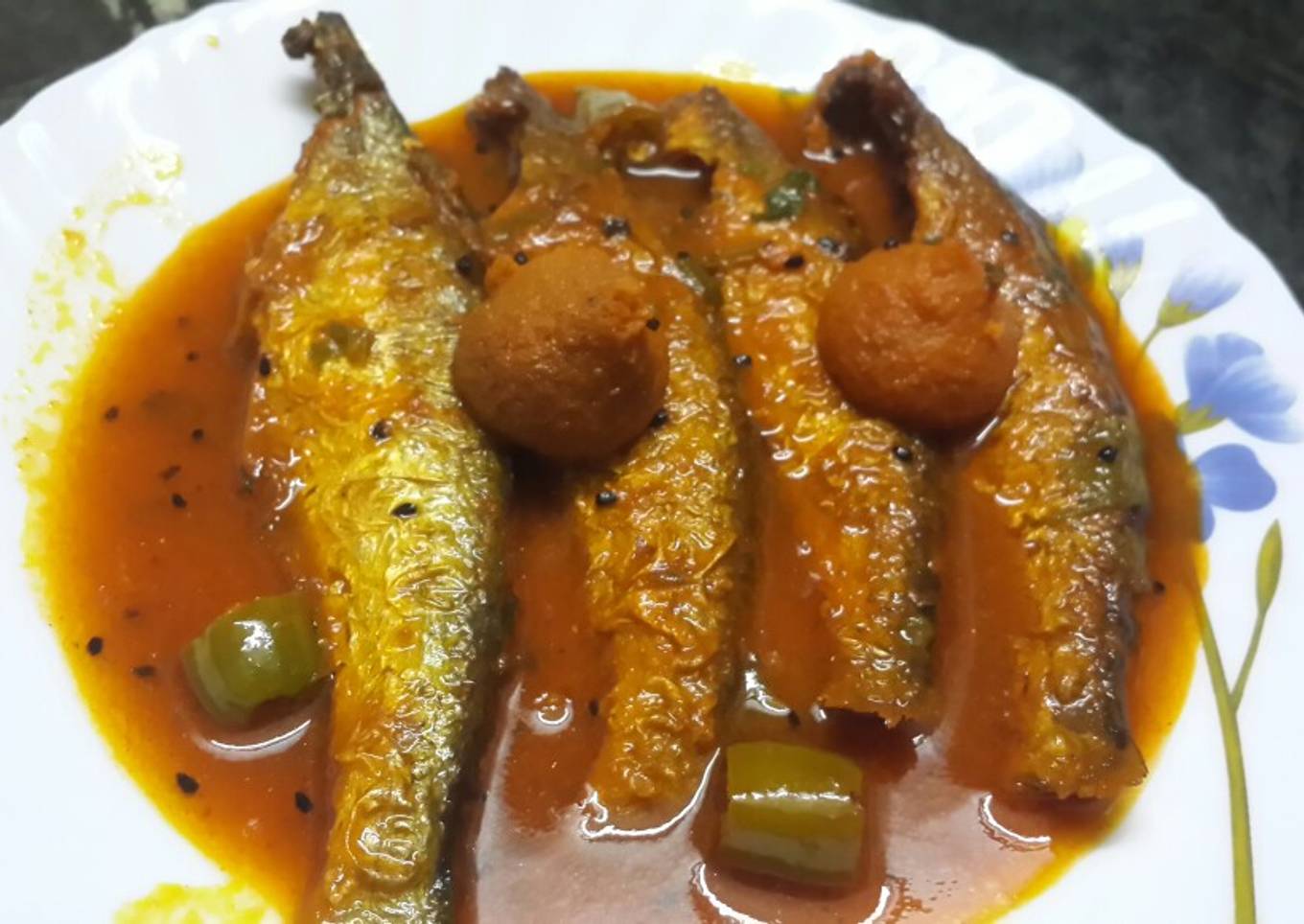 Bacha maacher tel bori jhol...(Bacha fish cooked with vadi)