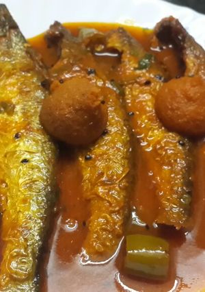 A picture of Bacha maacher tel bori jhol...(Bacha fish cooked with vadi).