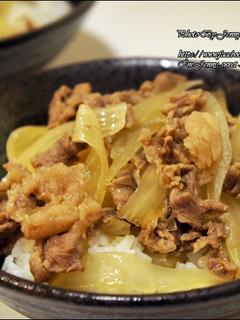 電鍋料理-日式牛丼飯 的食譜成品照片