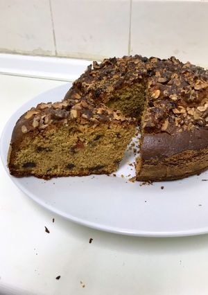 Una foto de Bizcocho con frutos rojos, chocolate y frutos secos