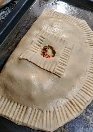 Una foto de CALZONE🥟De Atún, Surimi y Salsa Napolitana🍅