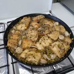 รูปของ Merluza en salsa con almejas