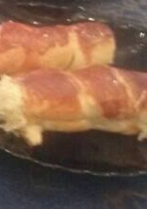 A picture of Puff pastry cheese rolls.