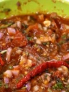 भुने टमाटर की चटनी (Bhune tamatar i chutney recipe in hindi) रेसिपी मुख्य फोटो