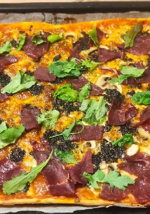 Una foto de Pizza de cecina de León a la trufa