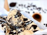 Una foto de helado oreo