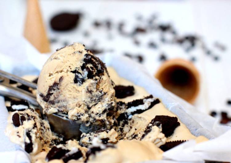Helado de café y galletas Oreo