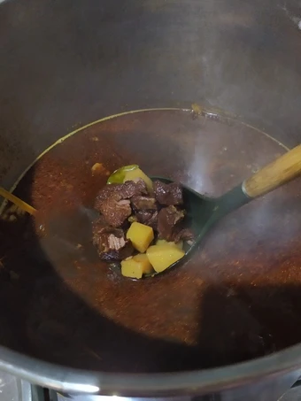 Langkah Gampang Membuat Resep Rawon Daging Sapi Jawa Timur u/ 40-50 org Anti Ribet, Menggugah Selera