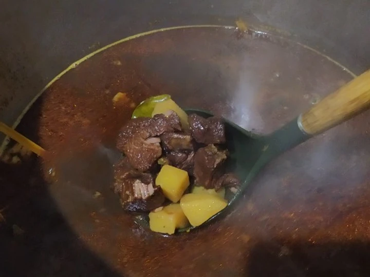 Langkah Gampang Membuat Resep Rawon Daging Sapi Jawa Timur u/ 40-50 org Anti Ribet, Menggugah Selera