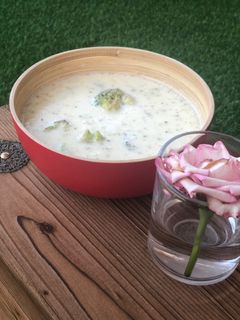 عکسی از دستور سوپ بروکلی