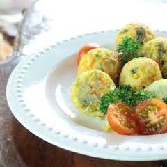 A picture of Bola bola nasi +++.
