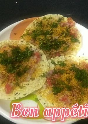 A picture of Masala papad.