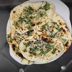 A picture of Garlic Naan.