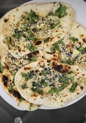 A picture of Garlic Naan.