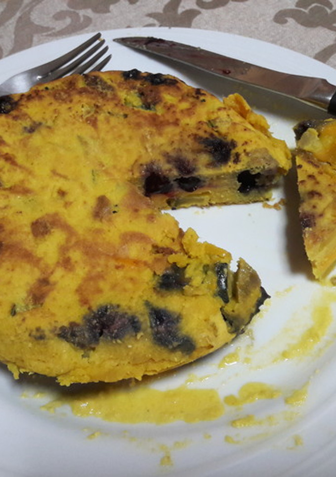 Una foto de 🇪🇸"Tortilla española" de calabacín y queso vegana 🍳
