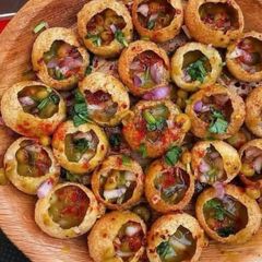 A picture of Pani Puri (Golgappa) (India).