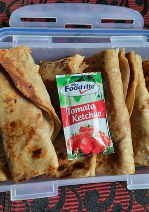 वेज रोटी फ्रॅन्की (Veg Roti Frankie Recipe In Marathi) रेसिपी चे मुख्य फोटो