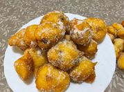 Una foto di uvetta frittelle
