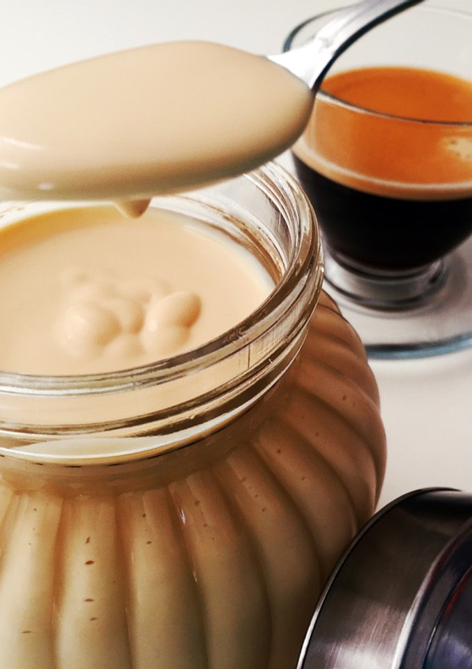 Una foto de Crema de vainilla para el café