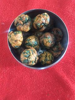મેથીના મુઠીયા (Methi Muthiya Recipe In Gujarati) રેસીપી મુખ્ય ફોટો