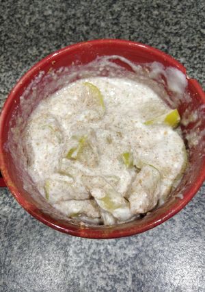 Una foto de Manzana asada al microondas con yogurt de oveja