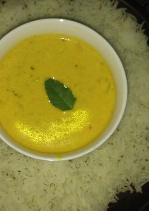 A picture of Kadi or chawal.