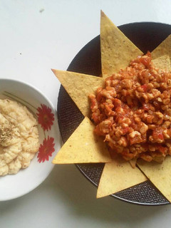 Foto resep Nachos with Chicken Bolognese and Cheese Sauce