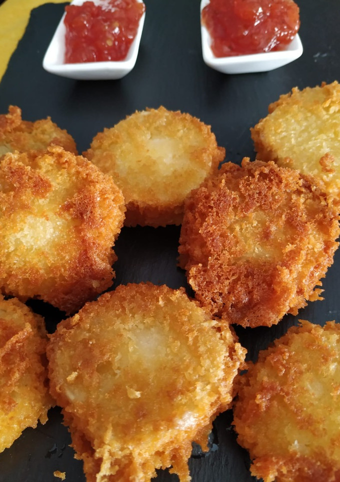 Una foto de Queso frito con mermelada de tomate
