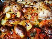 Una foto de cuartos de pollo al horno tomillo