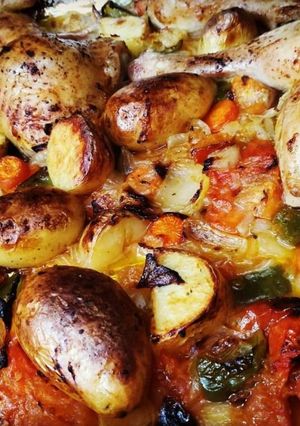 Foto principal de Pollo al horno con tomillo, verduras y patatas y baby