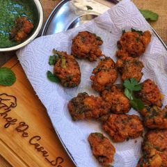 A picture of Chicken pakoras.