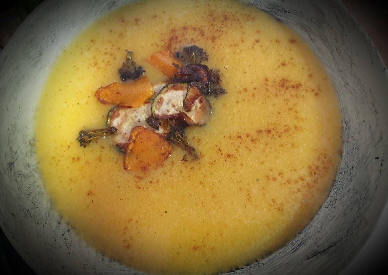 Crema de Calabaza y calabacín, con chips de la Huerta