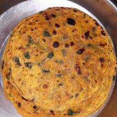 A picture of Methi Paratha.