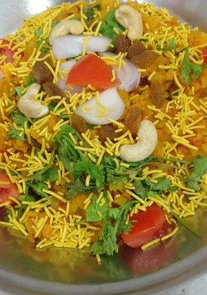 બટેટા પૌવા  (Bateta Pauva Recipe in Gujarati) રેસીપી મુખ્ય ફોટો