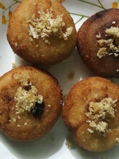 সুজি পিঠে/কাকারা পিঠে (suji pithe recipe in Bengali) রেসিপির প্রধান ছবি