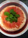 Pudim de Maria Mole com calda de Morango
