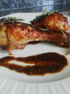 Una foto de Pollo asado con salsa de mostaza y miel