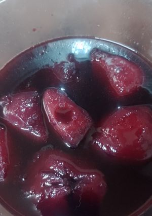 Una foto de Peras al vino tinto 🍷🍐🍐