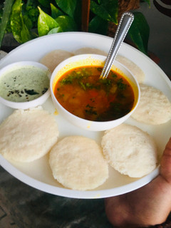 A picture of Idli Sambhar.
