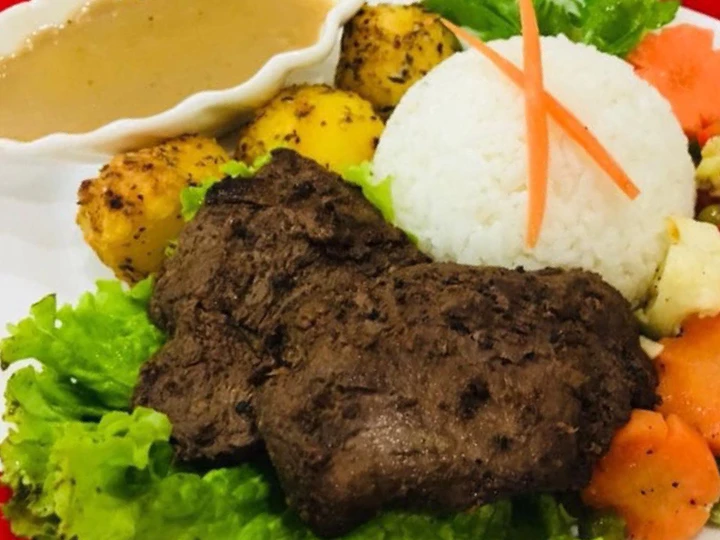 Easy Way Make Whosaynas Gravy to serve with rice fried steak and veggies the Can Spoil the Tongue Perfect