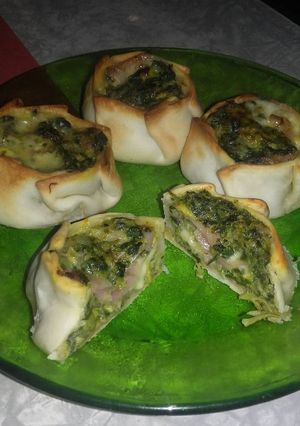 Una foto de Canastitas de verdura jamón y muzzarella