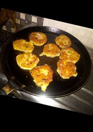A picture of Green banana and aloo tikki.