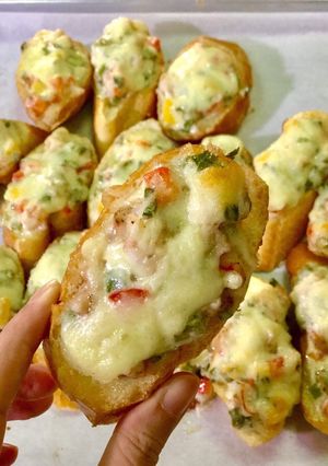 Hình của món Bánh mì nướng sốt tôm.