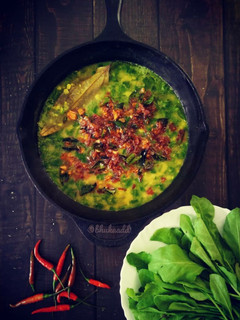 A picture of Palak moong dal.