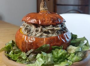 Une photo de 🍂 Potimarron rôti farce champignons oignons protéines de pois